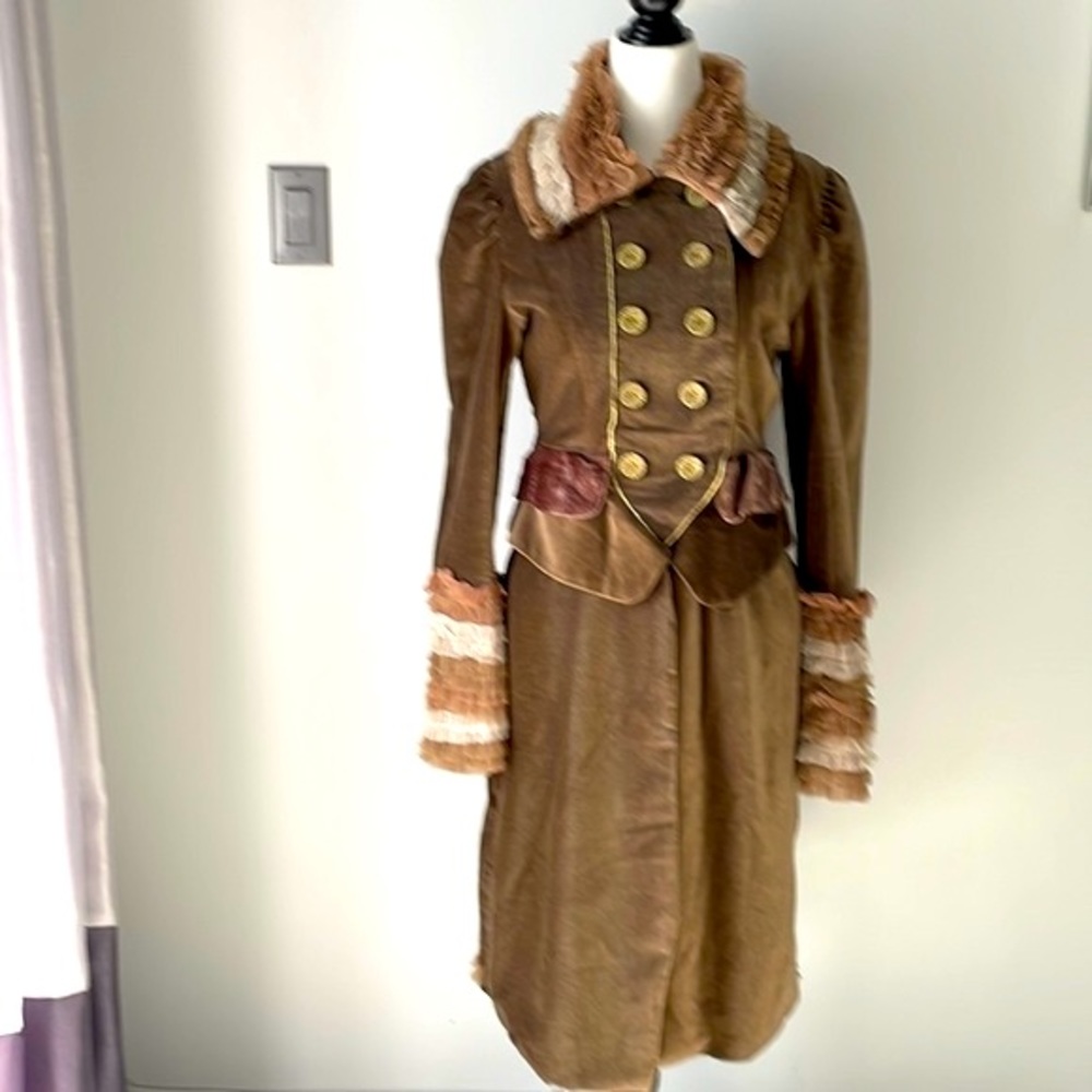 NWOT Ladies Hopeless Romantic coat. Size small.